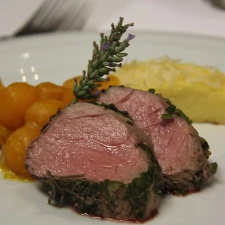 ゲストハウス Zum Hirsch 3*