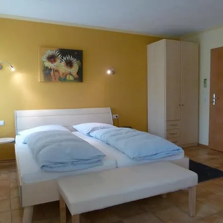 Zum Hirsch Pensionat 3*